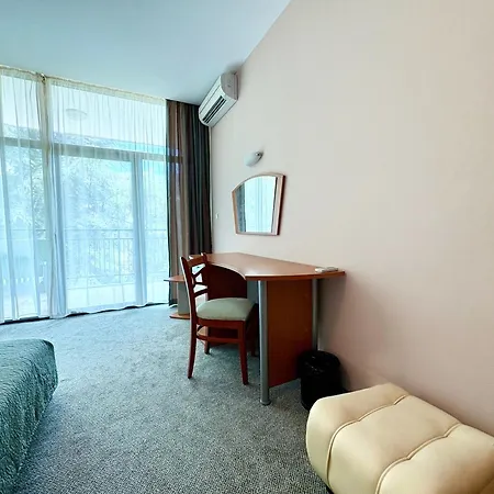 Apartment Palm Warna