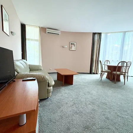 Palm Apartment *