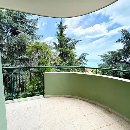 Palm Apartment *